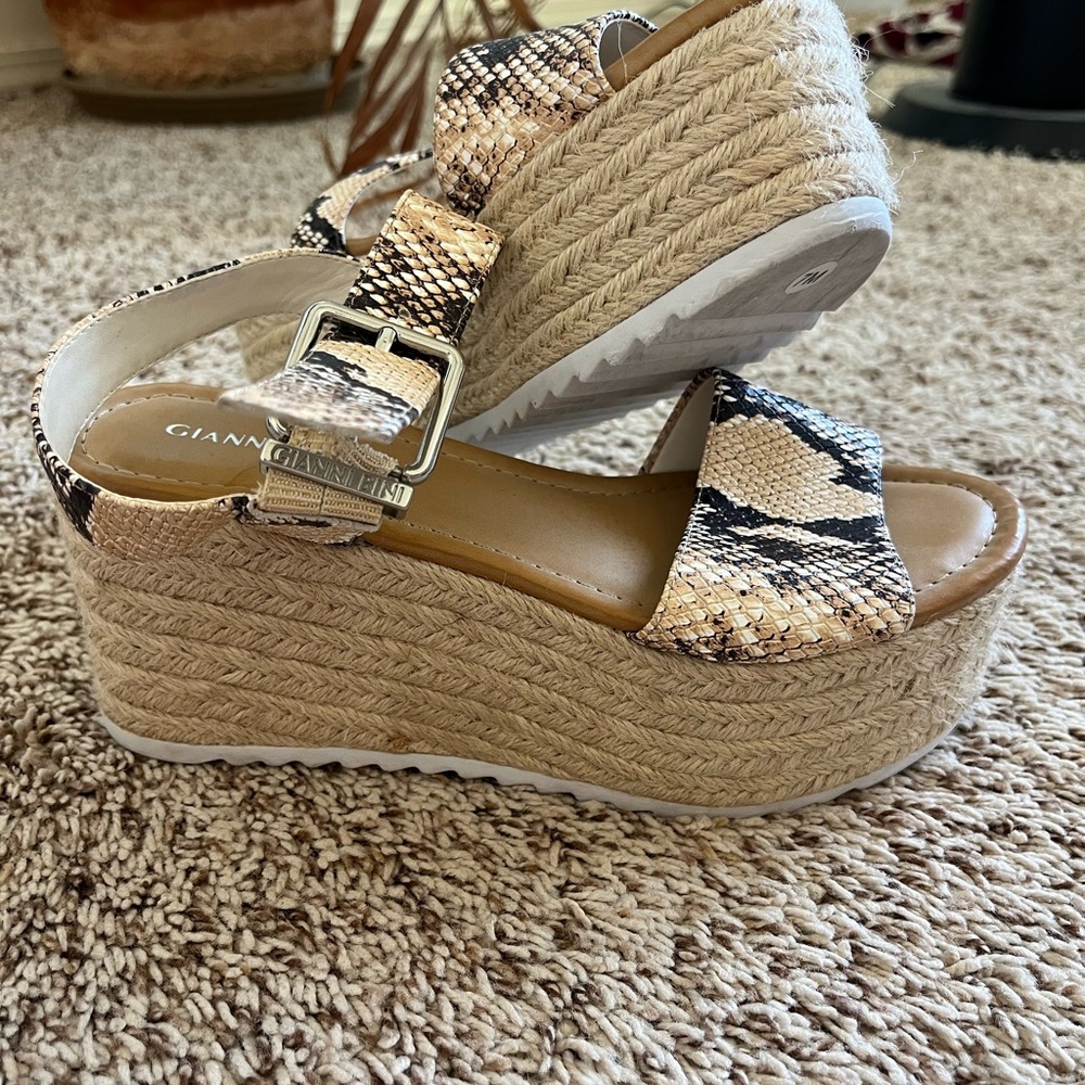Gianni Bini Platform Sandals
